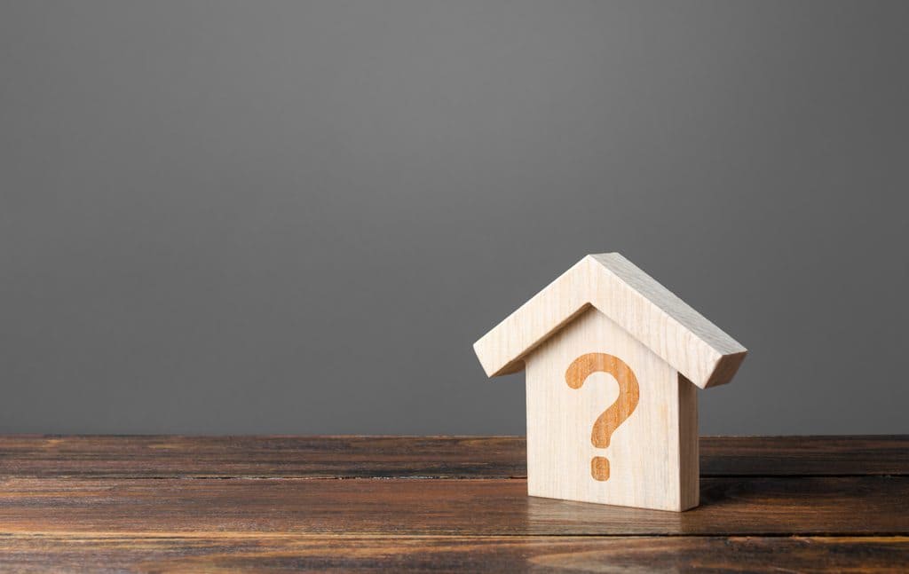 Что лучше купить — дом или квартиру?